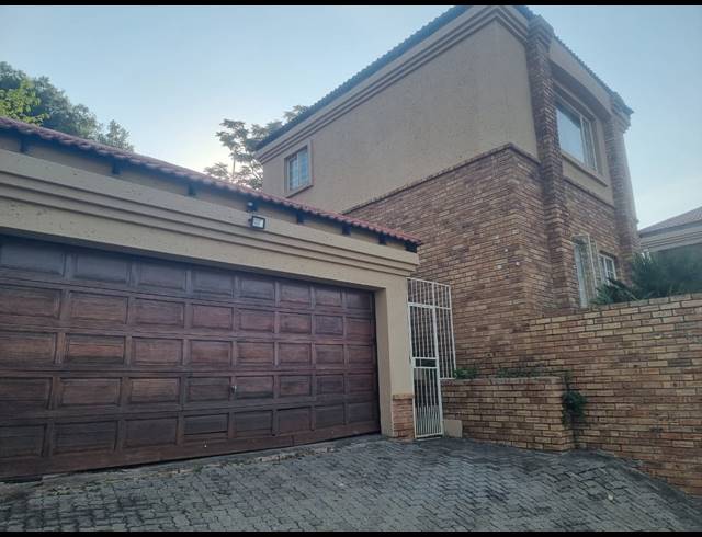 3 BEDROOM TOWNHOUSE FOR SALE IN SAFARI GARDENS